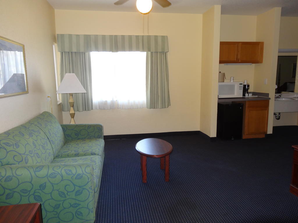 Howard Johnson By Wyndham San Antonio Hotel & Suites Extérieur photo