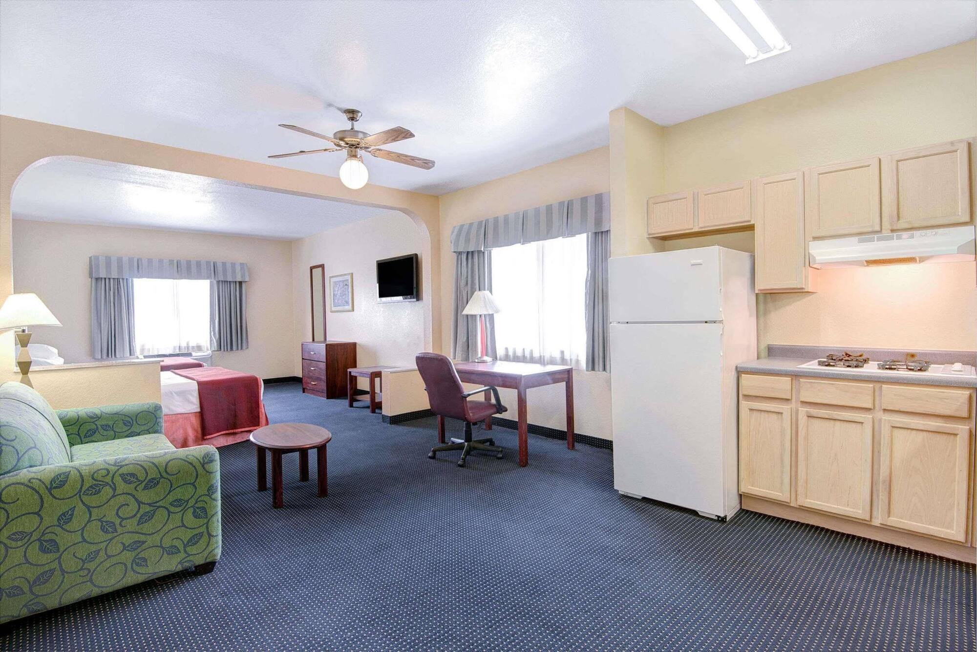 Howard Johnson By Wyndham San Antonio Hotel & Suites Extérieur photo